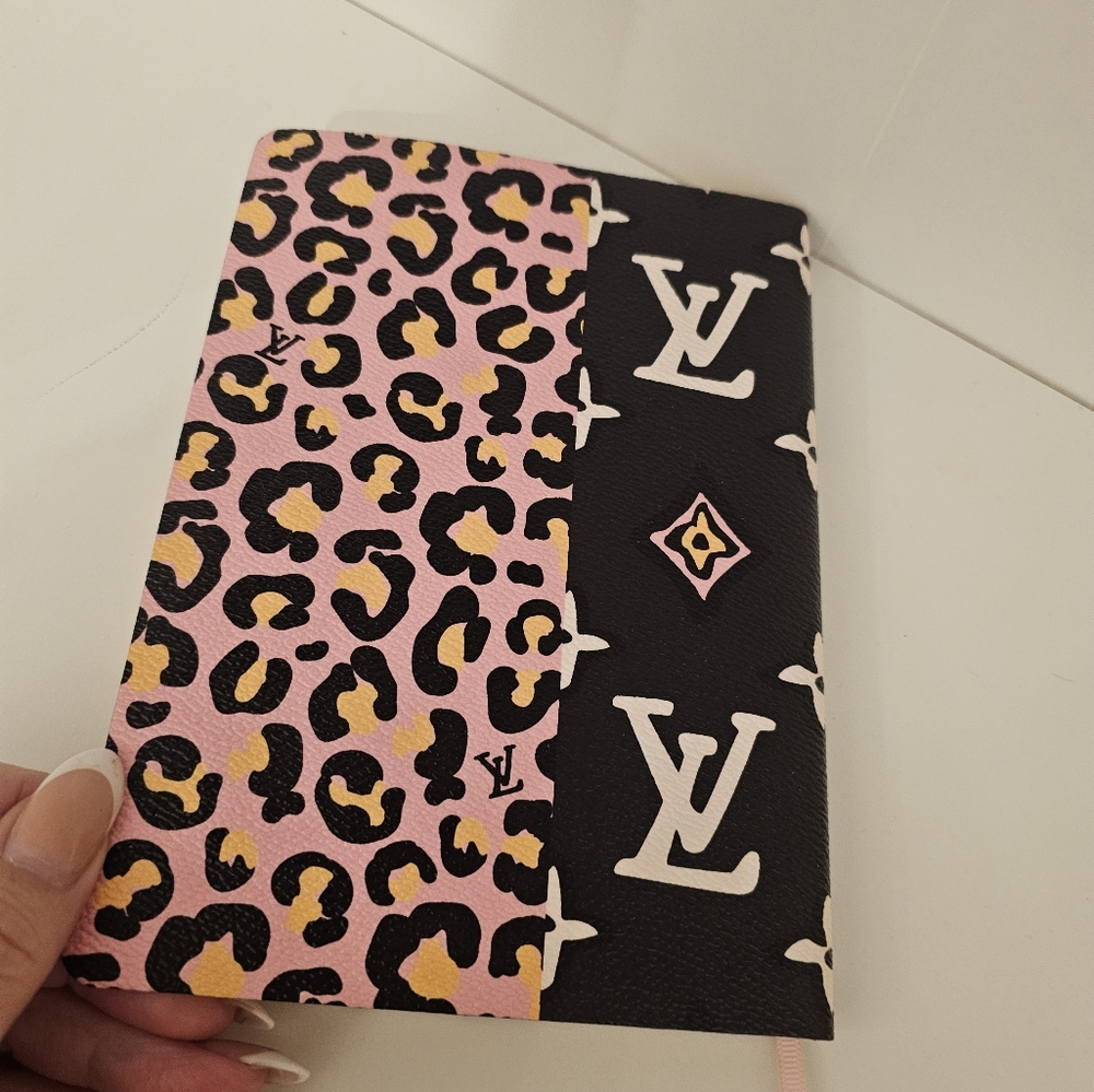 Louis Vuitton Black and Pink Monogram Note Book - Picture 14 of 16